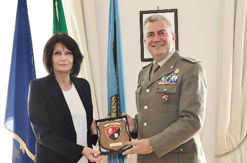  
L'assessore regionale alla Formazione Alessia Rosolen e il comandante del Comando Genio Generale di Divisione Gianpaolo Mirra
